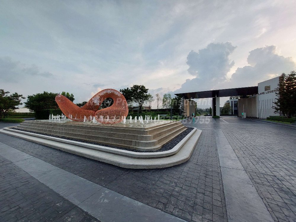For SaleHouseLadkrabang, Suwannaphum Airport : LAKE LEGEND Bangna-Suvarnabhumi Luxurious lakeside with elevator and private pool