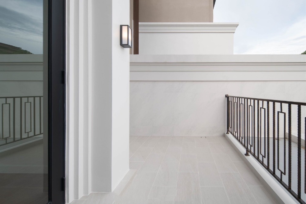 For SaleHousePattanakan, Srinakarin : Luxury House For Sale Cinq Royal Krungthep Kreetha