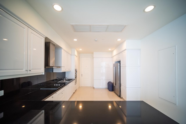 ให้เช่าคอนโดสุขุมวิท อโศก ทองหล่อ : For Rent Royce Private Residences Penthouse (รอย์ช ไพรเวท เรสซิเดนซ์ส) - สุขุมวิท 31