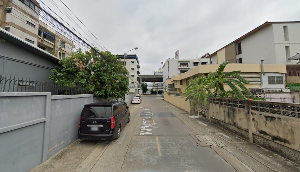 For SaleLandRama9, Petchburi, RCA : Land for sale Rama 9 Soi 46,60,62 Can go through many alleys near The nine, Rama 9, area 170 square meters