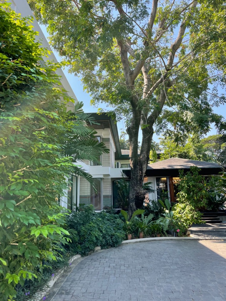 For RentHousePattanakan, Srinakarin : Luxury 7bedroom house for rent