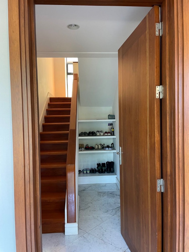 For RentHousePattanakan, Srinakarin : Luxury 7bedroom house for rent