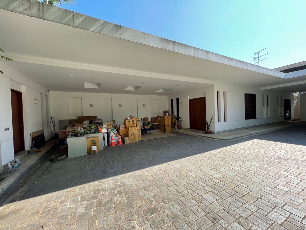 For RentHousePattanakan, Srinakarin : Luxury 7bedroom house for rent