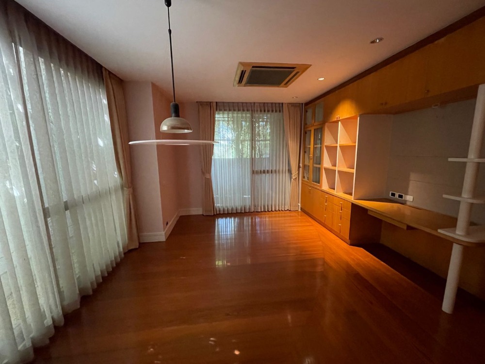 For RentHousePattanakan, Srinakarin : Luxury 7bedroom house for rent