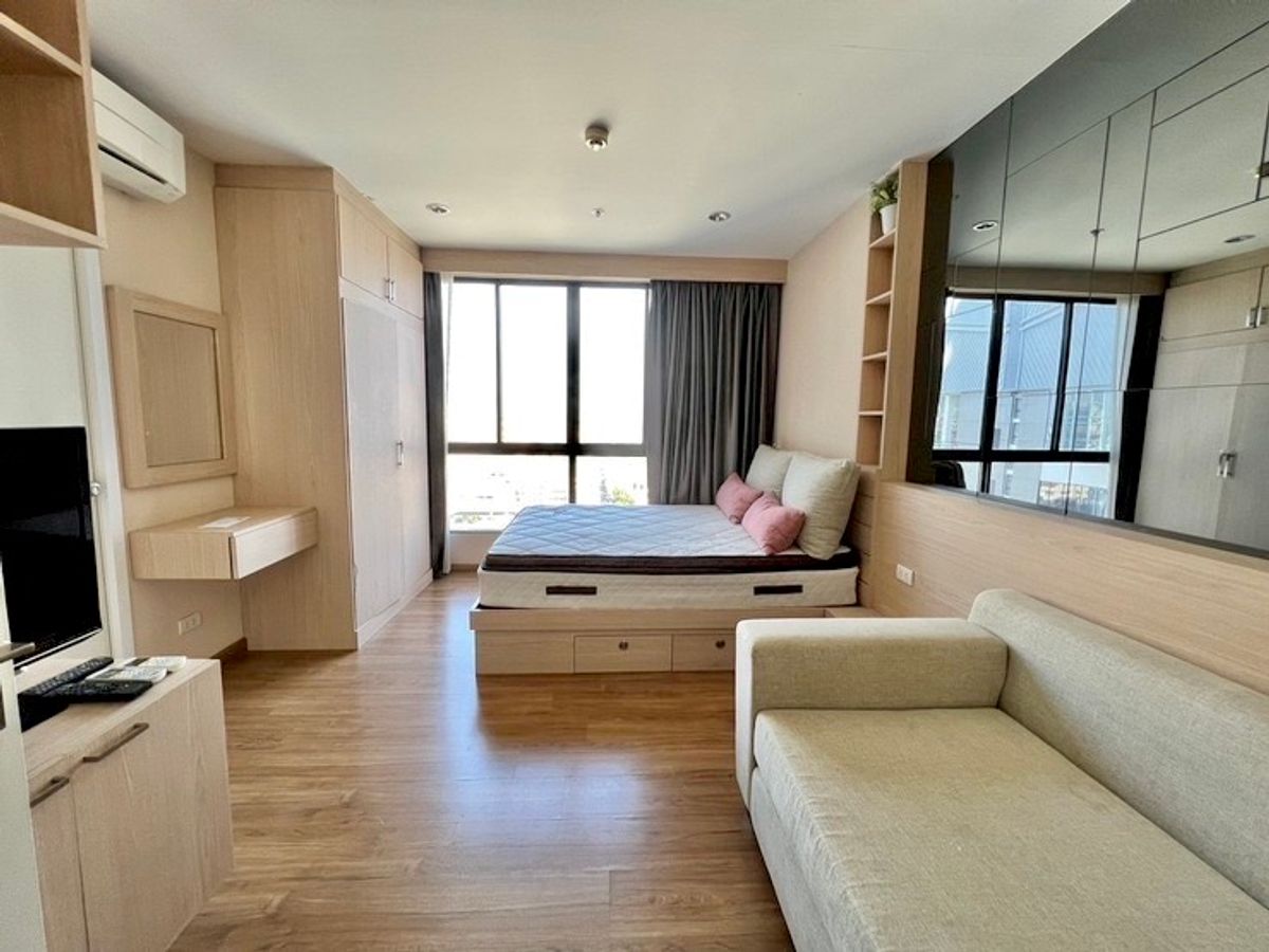 For SaleCondoBang Sue, Wong Sawang, Tao Pun : 💥💥 Urgent !! Sell Condo The Tree Interchange, 23 sq.m., 15th floor, building A, beautiful room with only 2.1 million baht. Interested in Line ID: @atfirm💥💥
