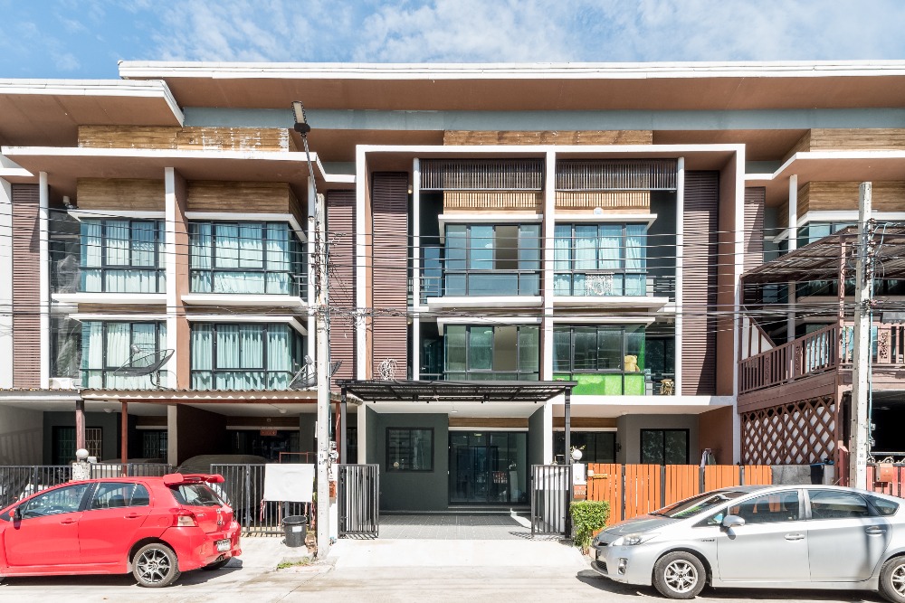 For SaleTownhomeNawamin, Ramindra : 3-storey townhome, 4 bedrooms, 3 bathrooms, newly renovated, RNP Place Ramintra-Suwinthawong project.