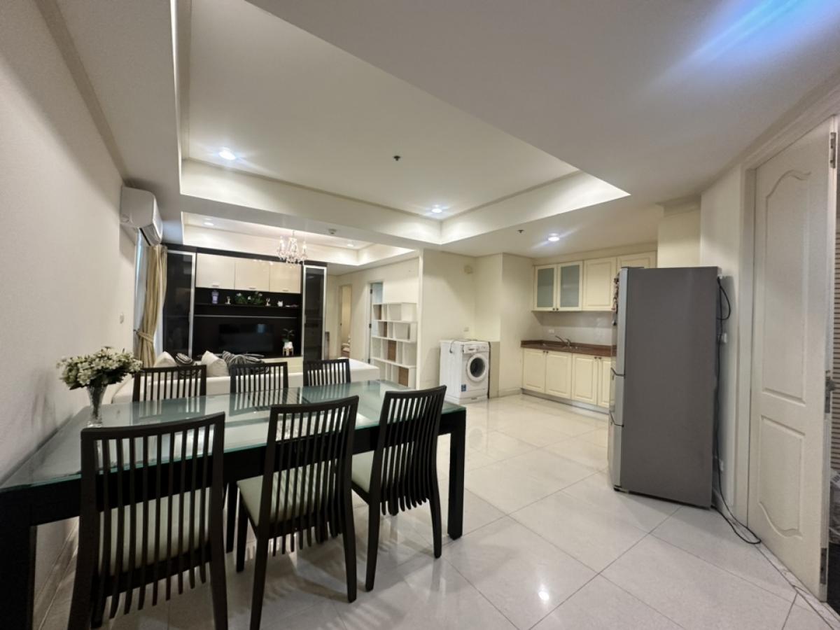 For RentCondoSukhumvit, Asoke, Thonglor : Special price, rooms available from November 10, 2024 onwards, 2 bedrooms, fully furnished, tree view in the project