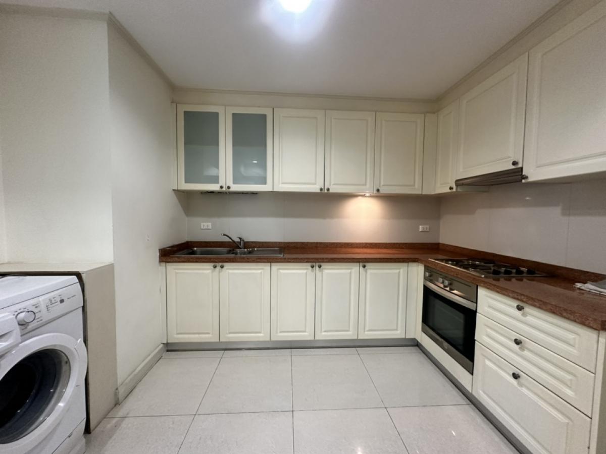 For RentCondoSukhumvit, Asoke, Thonglor : Special price, rooms available from November 10, 2024 onwards, 2 bedrooms, fully furnished, tree view in the project