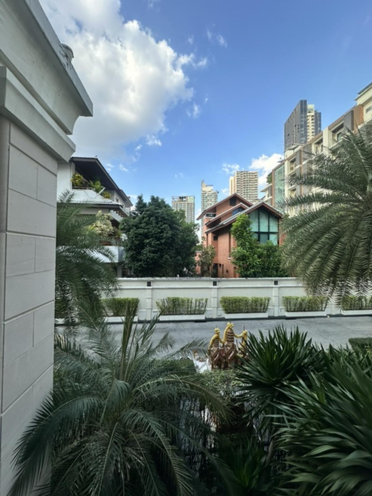 For RentCondoSukhumvit, Asoke, Thonglor : Special price, rooms available from November 10, 2024 onwards, 2 bedrooms, fully furnished, tree view in the project