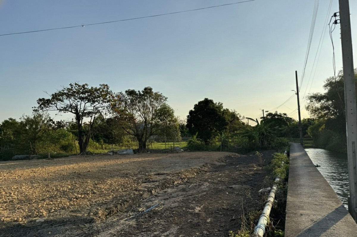 For RentLandLadkrabang, Suwannaphum Airport : Rent of vacant land 149 square wah plus additional 50 square wah] near Suvarnabhumi Airport King Mongkut's University Electric trains and motorways Krungthep Kreetha Road, Rama 9