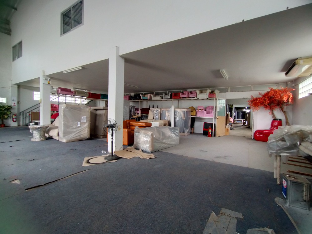 For SaleFactoryChachoengsao : Selling furniture factory business, Suwinthawong Road, Klong Udom Chonchon Subdistrict, Mueang District, Chachoengsao Province