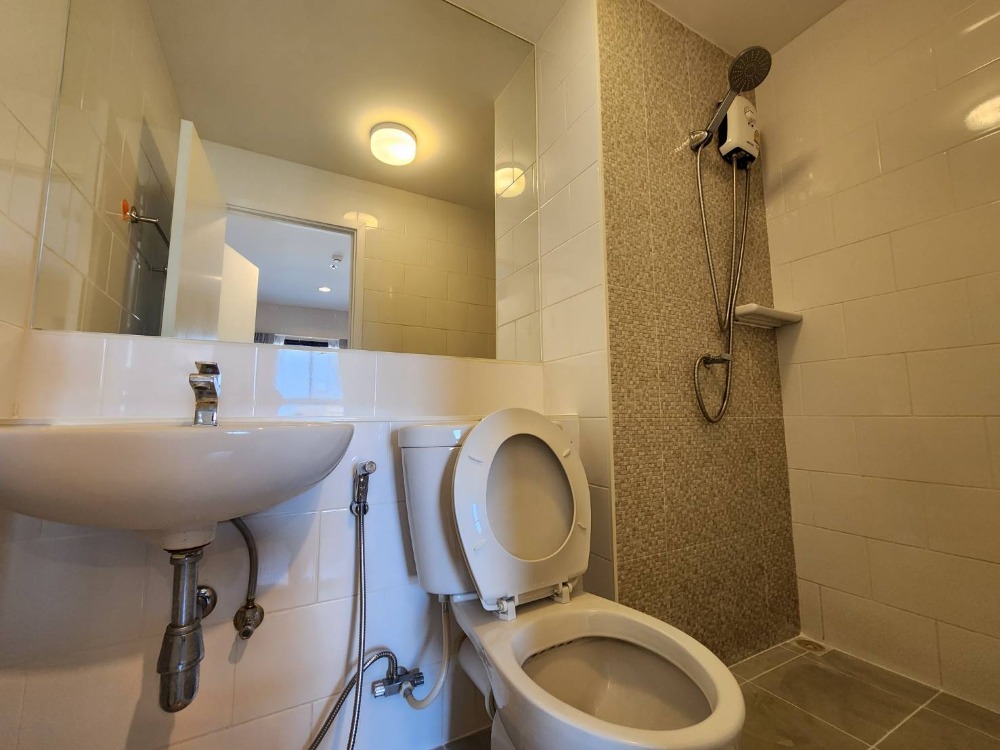 For RentCondoNonthaburi, Bang Yai, Bangbuathong : **The room is empty. Front-loading washing machine ** For rent, Plum Central Phase 2 !!Real picture of the room, real sound, kind owner!! East view SN490.37