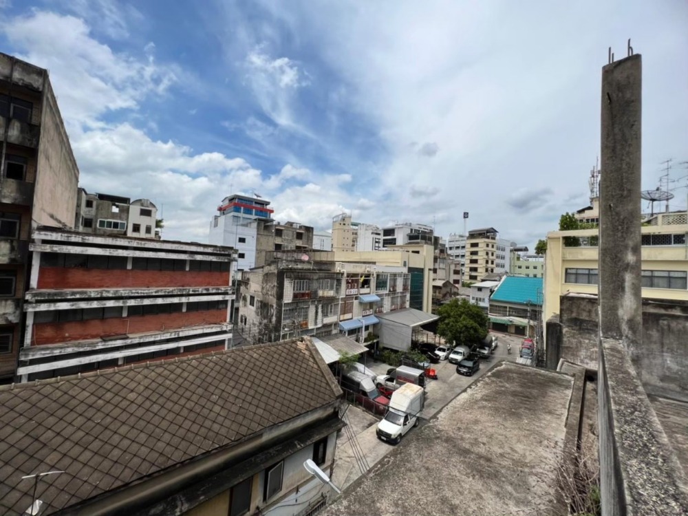 ขายอาคารพาณิชย์เยาวราช บางลำพู : ขายถูกตึก 2 คูหา แปลงมุม 350 เมตรถึงท่าเรือราวงศ์ พท . 54 ตร.ว. 9.00 x 24.00 ด้านหน้า 4 ชั้น รวมดาดฟ้า ด้านหลัง 7 ชั้น รวมดาดฟ้า บนถนน ทรงวาด แหล่งธุรกิจ ทำเลดี เหมาะค้าขาย ME-060