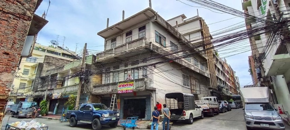 ขายอาคารพาณิชย์เยาวราช บางลำพู : ขายถูกตึก 2 คูหา แปลงมุม 350 เมตรถึงท่าเรือราวงศ์ พท . 54 ตร.ว. 9.00 x 24.00 ด้านหน้า 4 ชั้น รวมดาดฟ้า ด้านหลัง 7 ชั้น รวมดาดฟ้า บนถนน ทรงวาด แหล่งธุรกิจ ทำเลดี เหมาะค้าขาย ME-060