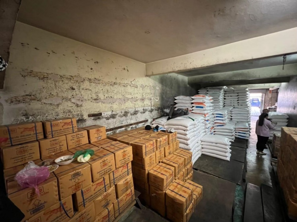 ขายอาคารพาณิชย์เยาวราช บางลำพู : ขายถูกตึก 2 คูหา แปลงมุม 350 เมตรถึงท่าเรือราวงศ์ พท . 54 ตร.ว. 9.00 x 24.00 ด้านหน้า 4 ชั้น รวมดาดฟ้า ด้านหลัง 7 ชั้น รวมดาดฟ้า บนถนน ทรงวาด แหล่งธุรกิจ ทำเลดี เหมาะค้าขาย ME-060