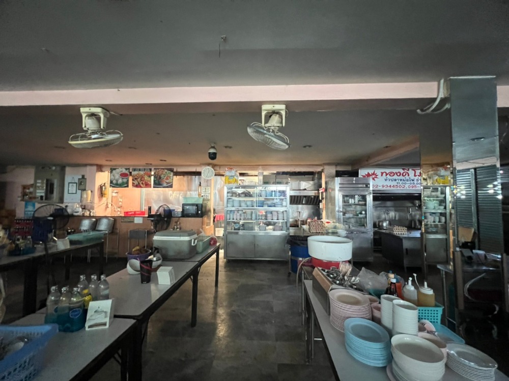 ขายอาคารพาณิชย์เลียบทางด่วนรามอินทรา : ขายตึกทำเลดีพร้อมกิจการและสูตรอาหาร ริมถนนศรีวรา ทาวน์อินทาวน์ อยู่ตรงข้ามเดอะซีน (ร้านทองดีโภชนา) 4 ชั้น 3 คูหา หน้ากว้าง 12 เมตร 66 ตร.ว. ME-058