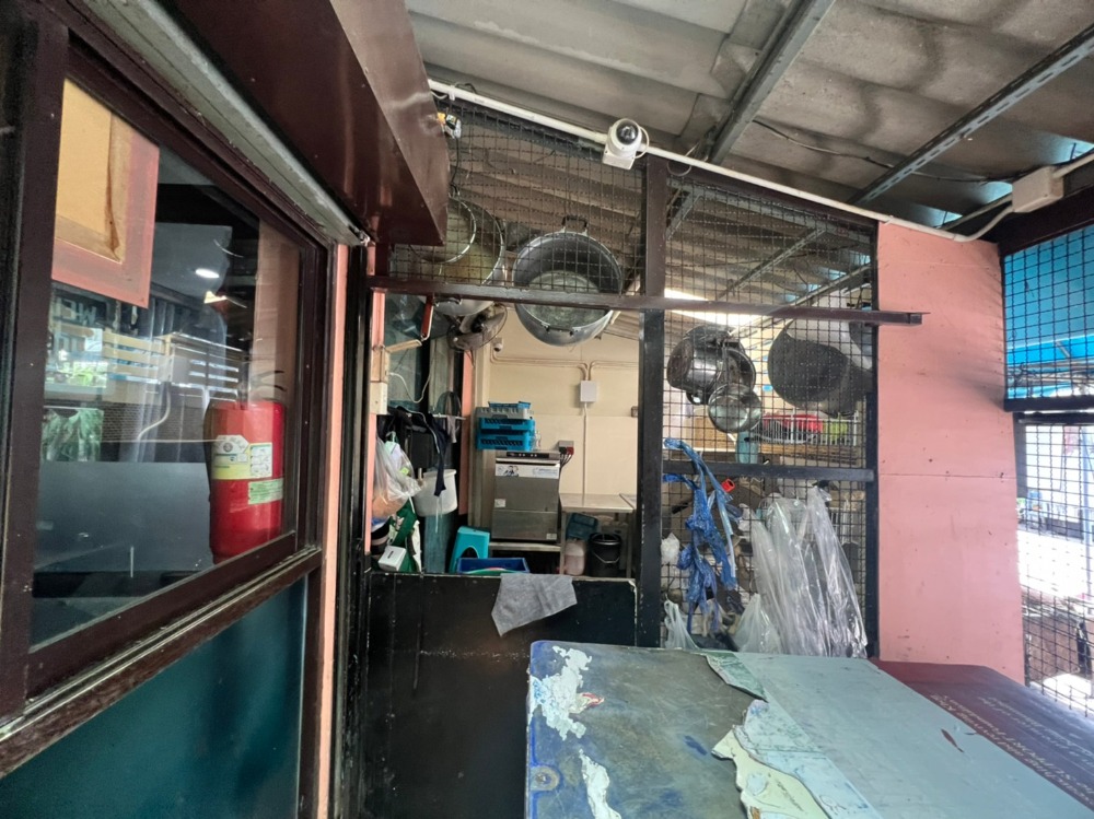 ขายอาคารพาณิชย์เลียบทางด่วนรามอินทรา : ขายตึกทำเลดีพร้อมกิจการและสูตรอาหาร ริมถนนศรีวรา ทาวน์อินทาวน์ อยู่ตรงข้ามเดอะซีน (ร้านทองดีโภชนา) 4 ชั้น 3 คูหา หน้ากว้าง 12 เมตร 66 ตร.ว. ME-058