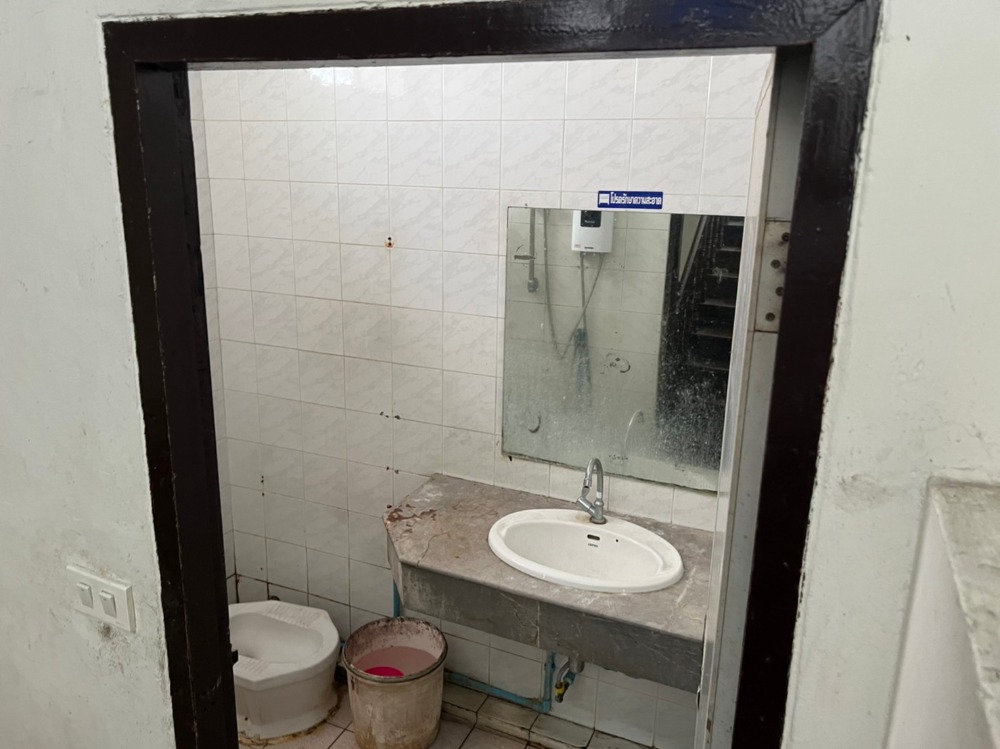 ขายอาคารพาณิชย์เลียบทางด่วนรามอินทรา : ขายตึกทำเลดีพร้อมกิจการและสูตรอาหาร ริมถนนศรีวรา ทาวน์อินทาวน์ อยู่ตรงข้ามเดอะซีน (ร้านทองดีโภชนา) 4 ชั้น 3 คูหา หน้ากว้าง 12 เมตร 66 ตร.ว. ME-058