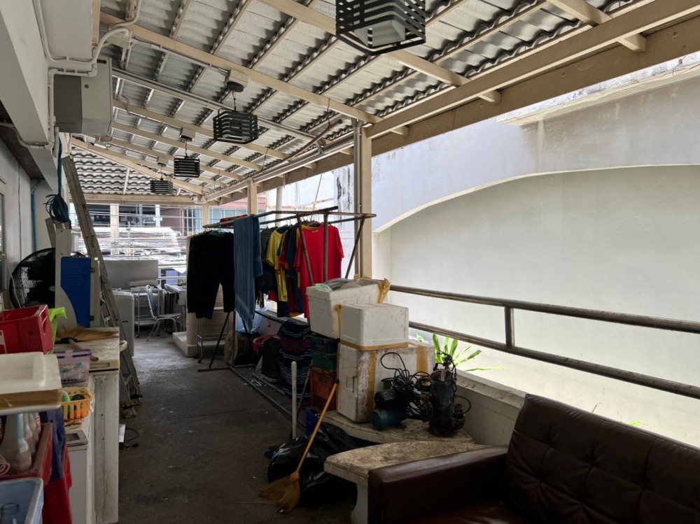 ขายอาคารพาณิชย์เลียบทางด่วนรามอินทรา : ขายตึกทำเลดีพร้อมกิจการและสูตรอาหาร ริมถนนศรีวรา ทาวน์อินทาวน์ อยู่ตรงข้ามเดอะซีน (ร้านทองดีโภชนา) 4 ชั้น 3 คูหา หน้ากว้าง 12 เมตร 66 ตร.ว. ME-058