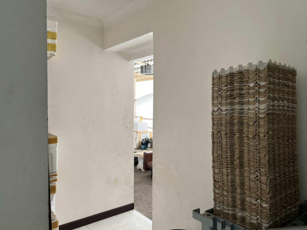 ขายอาคารพาณิชย์เลียบทางด่วนรามอินทรา : ขายตึกทำเลดีพร้อมกิจการและสูตรอาหาร ริมถนนศรีวรา ทาวน์อินทาวน์ อยู่ตรงข้ามเดอะซีน (ร้านทองดีโภชนา) 4 ชั้น 3 คูหา หน้ากว้าง 12 เมตร 66 ตร.ว. ME-058