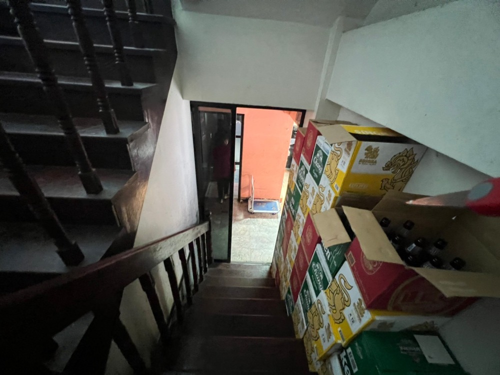 ขายอาคารพาณิชย์เลียบทางด่วนรามอินทรา : ขายตึกทำเลดีพร้อมกิจการและสูตรอาหาร ริมถนนศรีวรา ทาวน์อินทาวน์ อยู่ตรงข้ามเดอะซีน (ร้านทองดีโภชนา) 4 ชั้น 3 คูหา หน้ากว้าง 12 เมตร 66 ตร.ว. ME-058