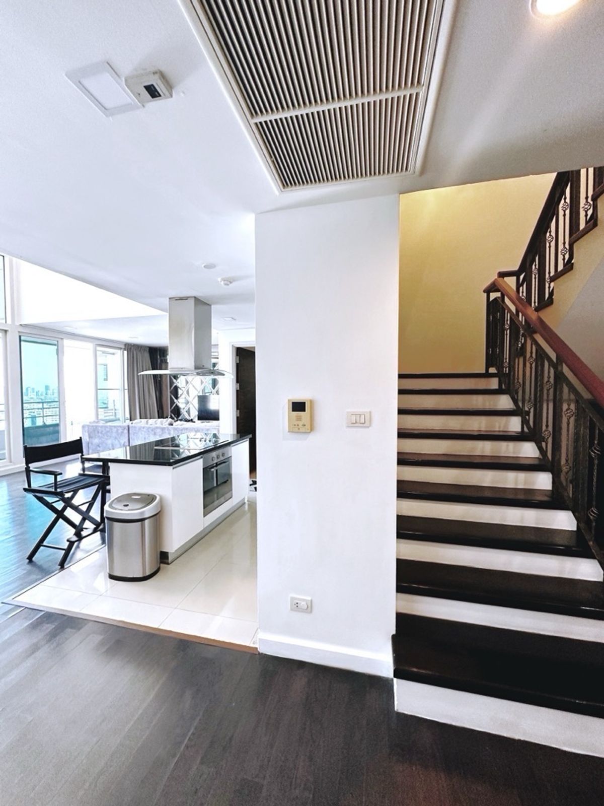 For SaleCondoWongwianyai, Charoennakor : 📢👇Sell woth tenant til July 26
Rare find! Newly renovated triplex penthouse by the river, a private rooftop and spacious balcony. Prime location near ICONSIAM,  opposite Asiatique.