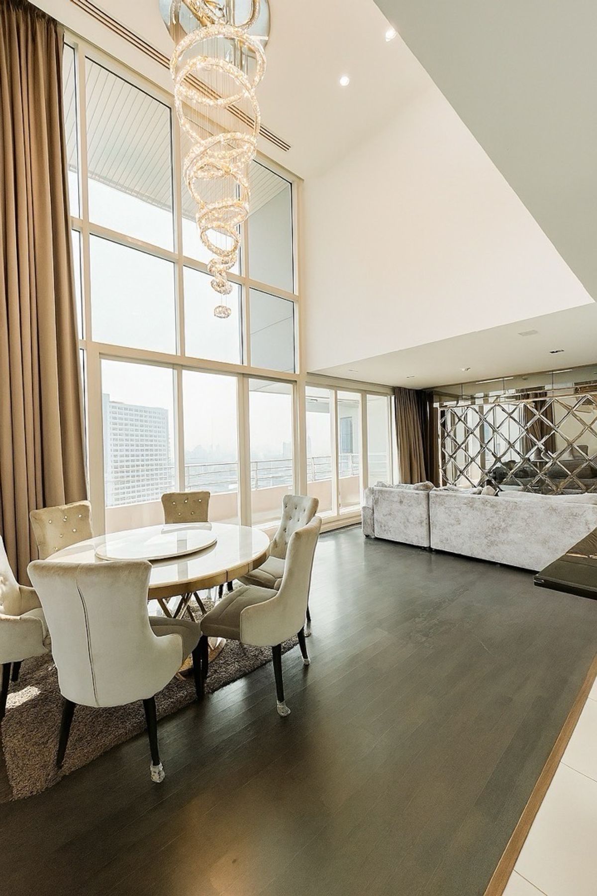 For SaleCondoWongwianyai, Charoennakor : 📢👇Sell woth tenant til July 26
Rare find! Newly renovated triplex penthouse by the river, a private rooftop and spacious balcony. Prime location near ICONSIAM,  opposite Asiatique.