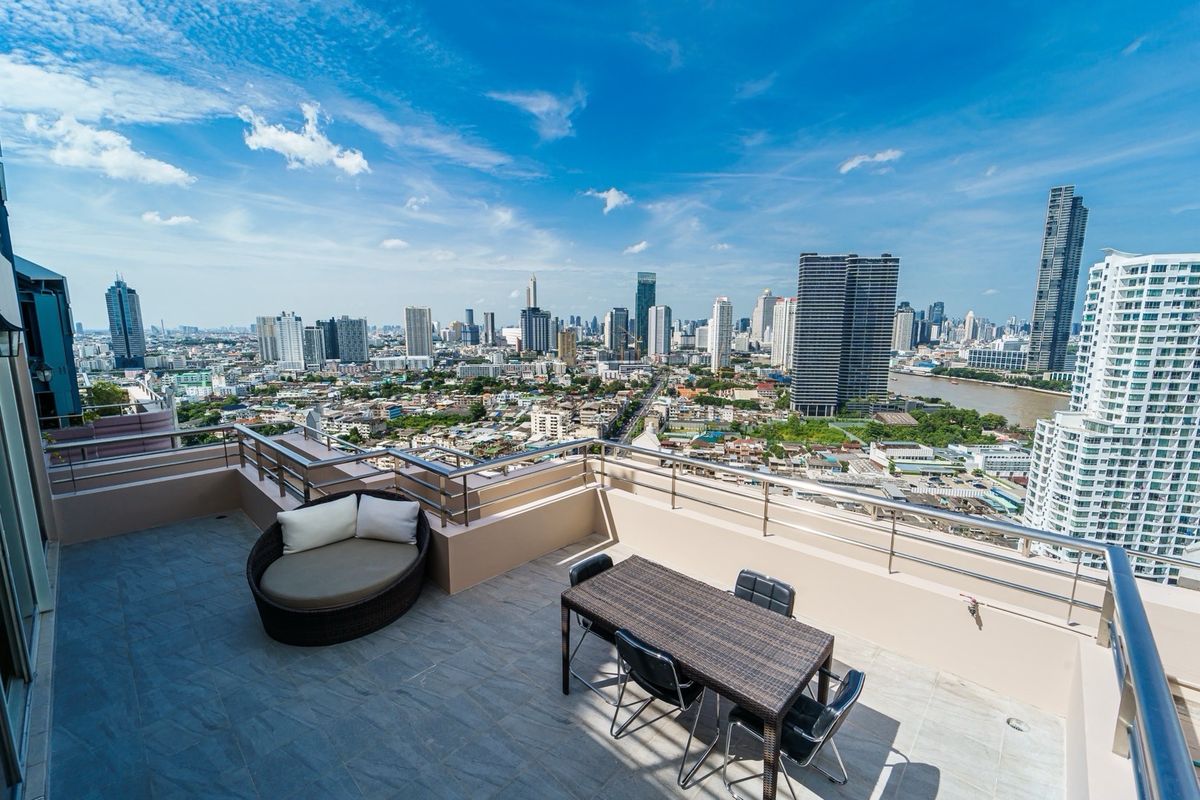 For SaleCondoWongwianyai, Charoennakor : 📢👇Sell woth tenant til July 26
Rare find! Newly renovated triplex penthouse by the river, a private rooftop and spacious balcony. Prime location near ICONSIAM,  opposite Asiatique.