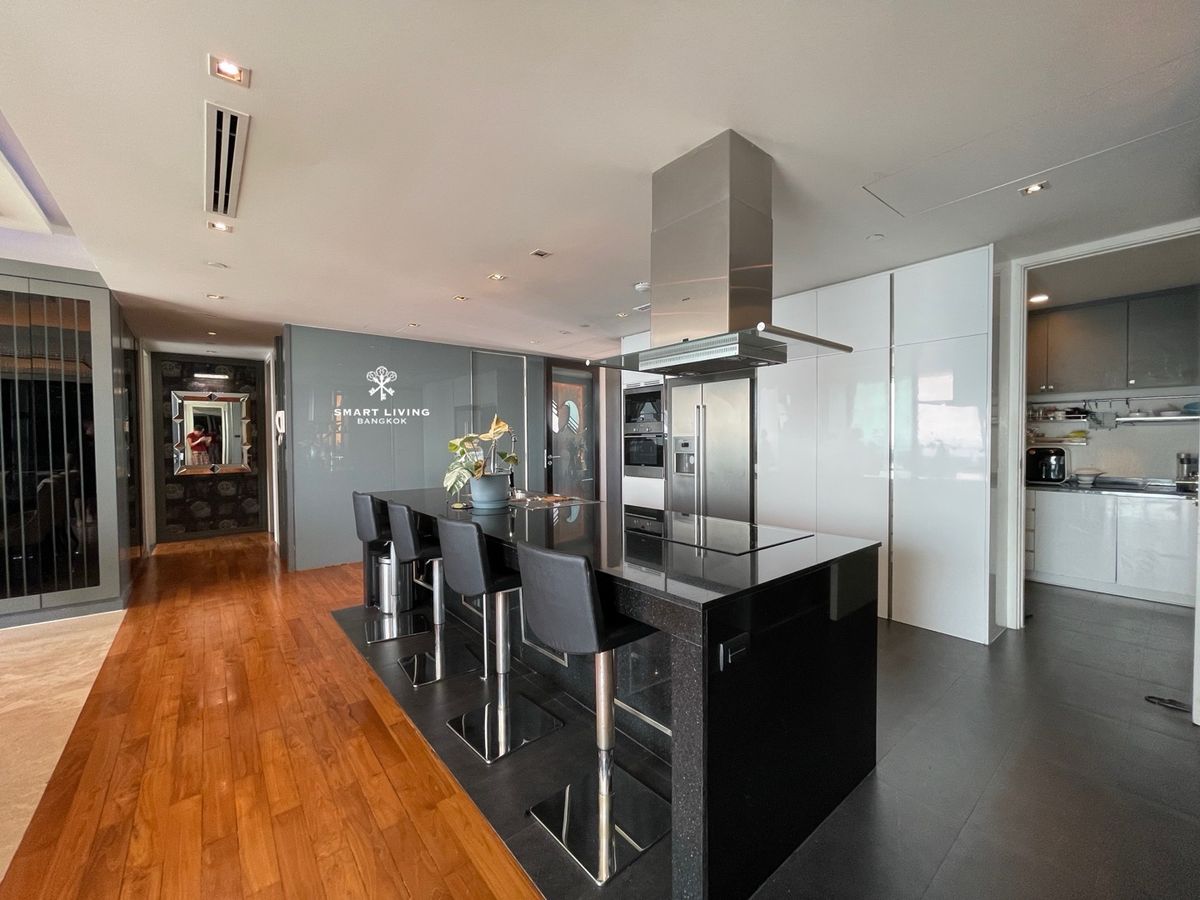 For SaleCondoRama3 (Riverside),Satupadit : Sell with tenant til Dec 26
Luxury Riverside Condo with Stunning View of Chao Phraya River,  2 large balconies with panoramic river views