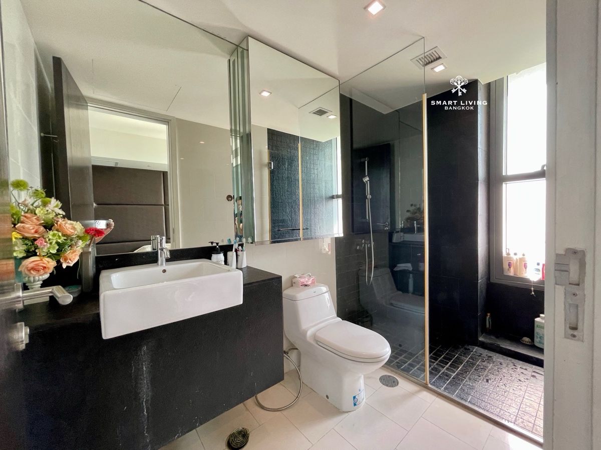 For SaleCondoRama3 (Riverside),Satupadit : Sell with tenant til Dec 26
Luxury Riverside Condo with Stunning View of Chao Phraya River,  2 large balconies with panoramic river views