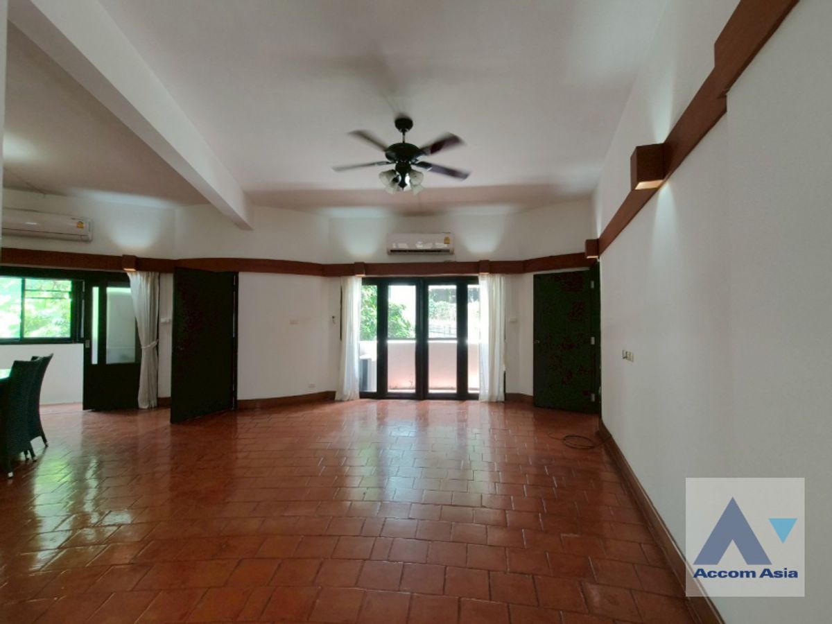 For RentCondoWitthayu, Chidlom, Langsuan, Ploenchit : 🔼AccomA🔽 Pet friendly 2 Beds Apartment for Rent in Ploenchit, BTS Ploenchit at Set among tropical atmosphere