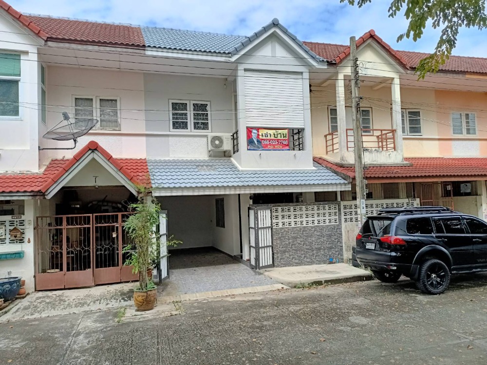 For RentTownhomeBang kae, Phetkasem : House for rent, 2 storey townhouse, beautiful, ready to live, inexpensive, Petchkasem 48, Baan Kaew Villa There is a train at the entrance of the alley. There is a win in front of the village, there are 7-11