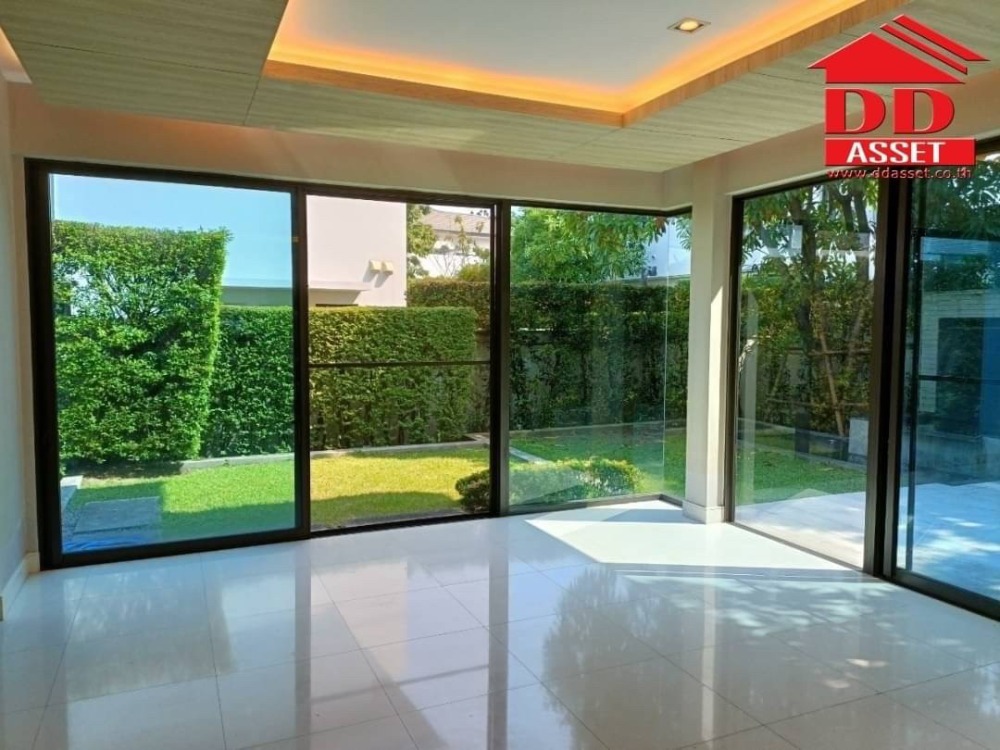 For SaleHouseRattanathibet, Sanambinna : Luxury house for sale, Ladawan Rattanathibet Village, Ladawan Rattanathibet In front of the village there is a Bang Rak Noi Tha It BTS station. The house was bought and never lived.