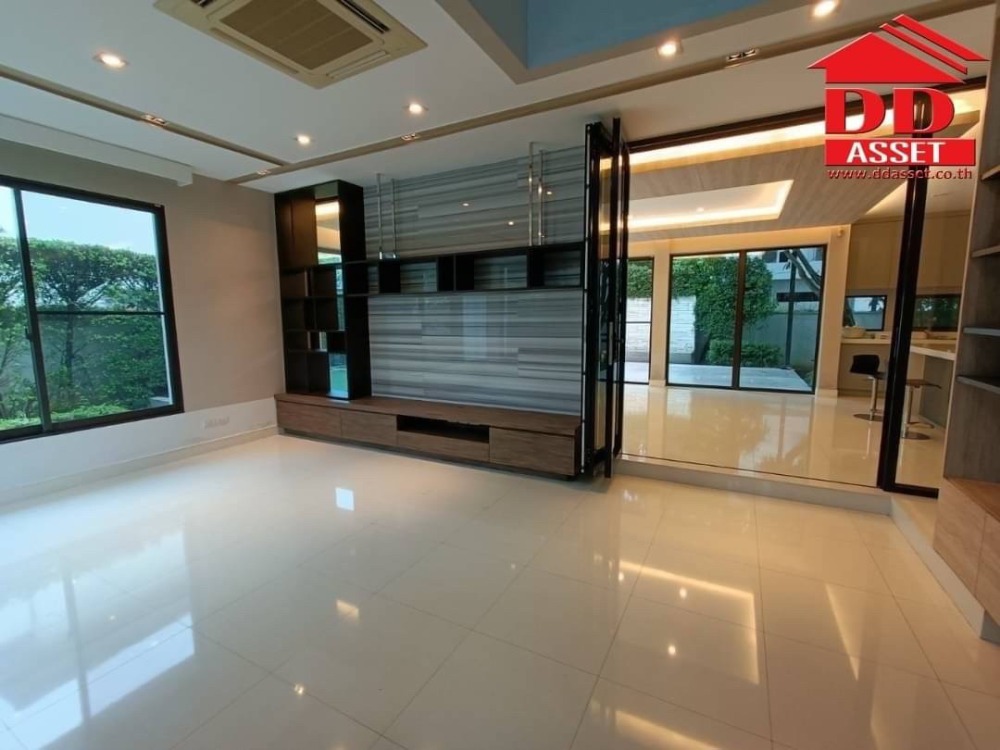 For SaleHouseRattanathibet, Sanambinna : Luxury house for sale, Ladawan Rattanathibet Village, Ladawan Rattanathibet In front of the village there is a Bang Rak Noi Tha It BTS station. The house was bought and never lived.