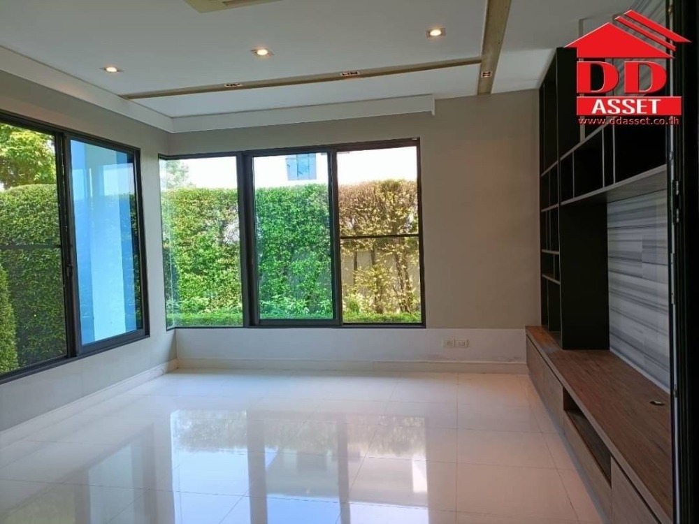 For SaleHouseRattanathibet, Sanambinna : Luxury house for sale, Ladawan Rattanathibet Village, Ladawan Rattanathibet In front of the village there is a Bang Rak Noi Tha It BTS station. The house was bought and never lived.