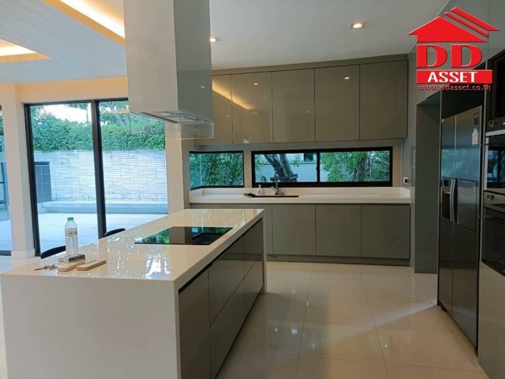 For SaleHouseRattanathibet, Sanambinna : Luxury house for sale, Ladawan Rattanathibet Village, Ladawan Rattanathibet In front of the village there is a Bang Rak Noi Tha It BTS station. The house was bought and never lived.