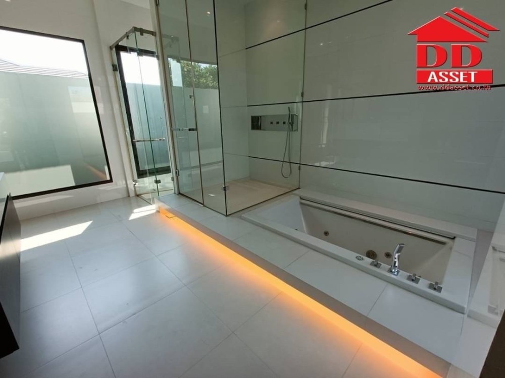 For SaleHouseRattanathibet, Sanambinna : Luxury house for sale, Ladawan Rattanathibet Village, Ladawan Rattanathibet In front of the village there is a Bang Rak Noi Tha It BTS station. The house was bought and never lived.