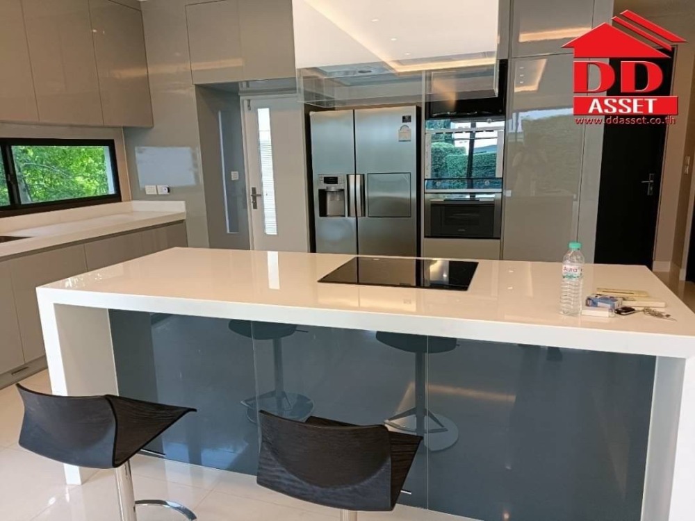 For SaleHouseRattanathibet, Sanambinna : Luxury house for sale, Ladawan Rattanathibet Village, Ladawan Rattanathibet In front of the village there is a Bang Rak Noi Tha It BTS station. The house was bought and never lived.