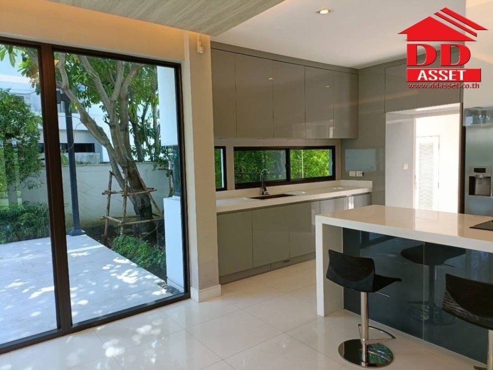 For SaleHouseRattanathibet, Sanambinna : Luxury house for sale, Ladawan Rattanathibet Village, Ladawan Rattanathibet In front of the village there is a Bang Rak Noi Tha It BTS station. The house was bought and never lived.