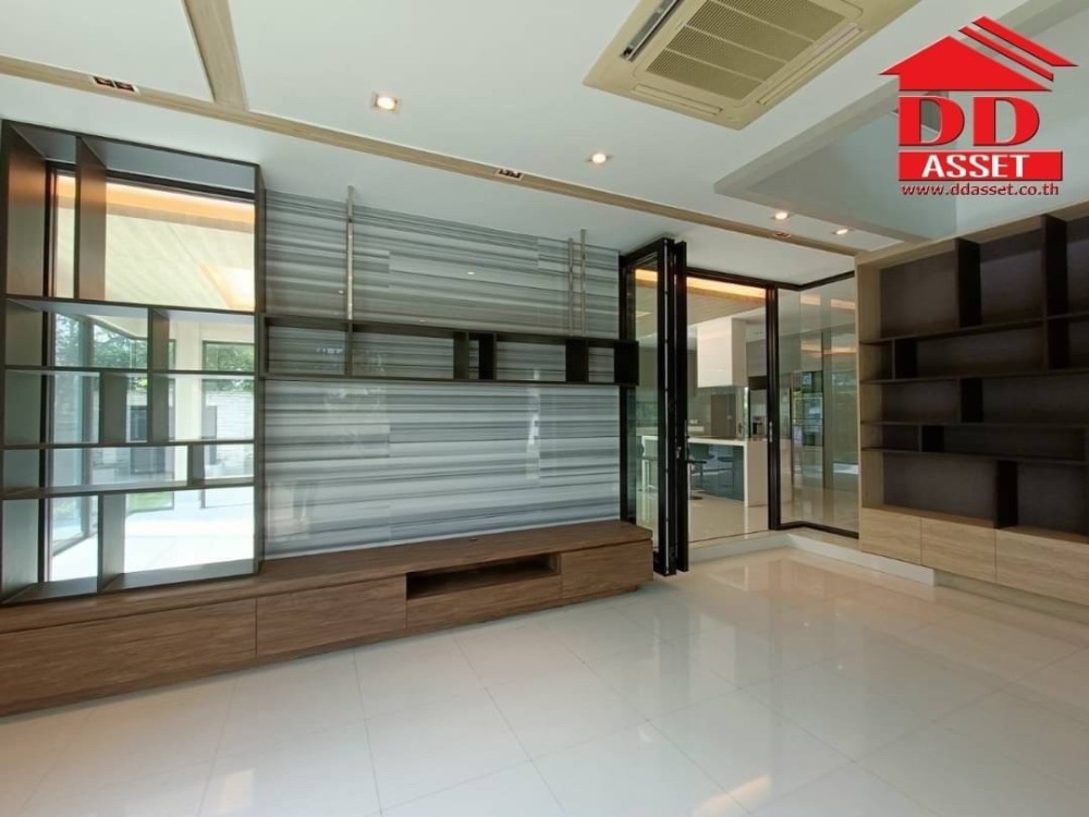 For SaleHouseRattanathibet, Sanambinna : Luxury house for sale, Ladawan Rattanathibet Village, Ladawan Rattanathibet In front of the village there is a Bang Rak Noi Tha It BTS station. The house was bought and never lived.