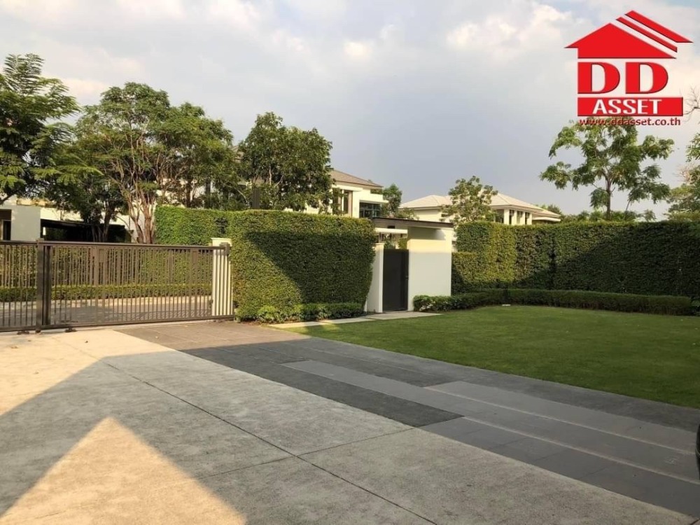 For SaleHouseRattanathibet, Sanambinna : Luxury house for sale, Ladawan Rattanathibet Village, Ladawan Rattanathibet In front of the village there is a Bang Rak Noi Tha It BTS station. The house was bought and never lived.