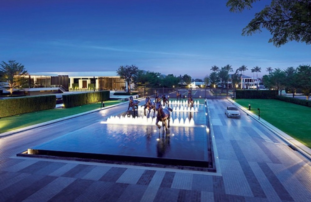 For SaleHouseRattanathibet, Sanambinna : Luxury house for sale, Ladawan Rattanathibet Village, Ladawan Rattanathibet In front of the village there is a Bang Rak Noi Tha It BTS station. The house was bought and never lived.