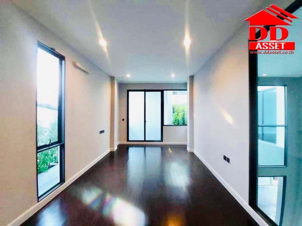 ให้เช่าบ้านพัฒนาการ ศรีนครินทร์ : ให้เช่าบ้านวิลล่าหรู บ้านเดี่ยว 3 ชั้น The gentry พัฒนาการ2 อยู่ซอยพัฒนาการ32 ใกล้ clubhouse เพียง 5 กม. ถึงทองหล่อ พร้อมเข้าอยู่