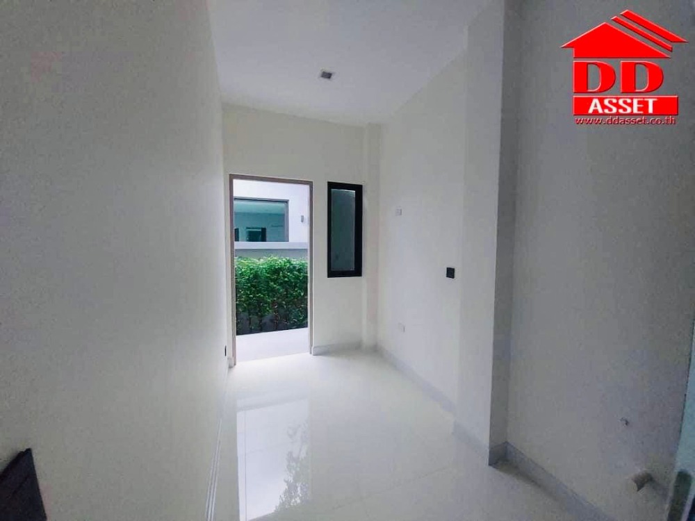 ให้เช่าบ้านพัฒนาการ ศรีนครินทร์ : ให้เช่าบ้านวิลล่าหรู บ้านเดี่ยว 3 ชั้น The gentry พัฒนาการ2 อยู่ซอยพัฒนาการ32 ใกล้ clubhouse เพียง 5 กม. ถึงทองหล่อ พร้อมเข้าอยู่