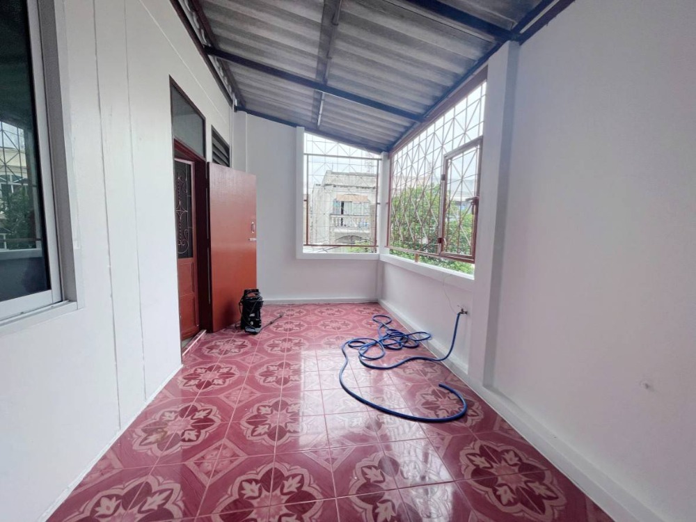 ขายอาคารพาณิชย์นนทบุรี บางใหญ่ บางบัวทอง : ขายตึกแถว บางใหญ่ซิตี้ ห้องริม  เนื้อที่ 27 ตรว.  ทำเลเด่น เหมาะทำธุรกิจขนาดย่อม คลีนิค ปรับปรุงใหมทั้งตึก 