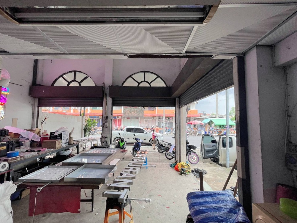 ขายอาคารพาณิชย์นนทบุรี บางใหญ่ บางบัวทอง : ขายตึกแถว บางใหญ่ซิตี้ ห้องริม  เนื้อที่ 27 ตรว.  ทำเลเด่น เหมาะทำธุรกิจขนาดย่อม คลีนิค ปรับปรุงใหมทั้งตึก 