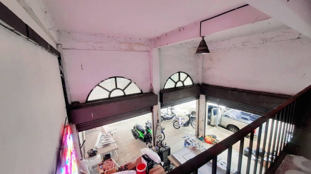 ขายอาคารพาณิชย์นนทบุรี บางใหญ่ บางบัวทอง : ขายตึกแถว บางใหญ่ซิตี้ ห้องริม  เนื้อที่ 27 ตรว.  ทำเลเด่น เหมาะทำธุรกิจขนาดย่อม คลีนิค ปรับปรุงใหมทั้งตึก 