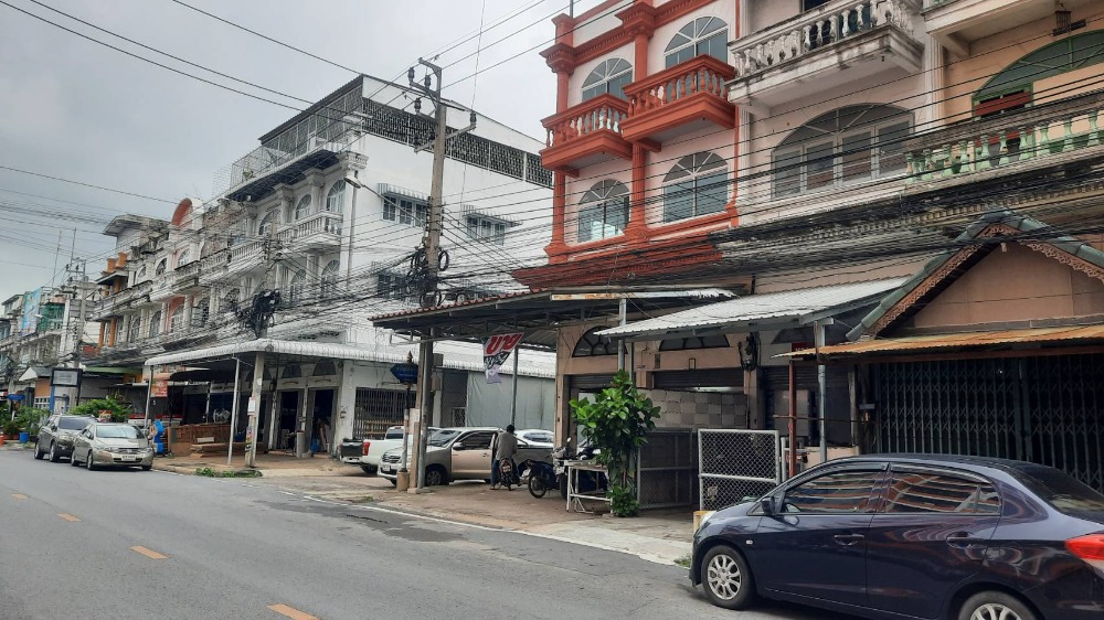 ขายอาคารพาณิชย์นนทบุรี บางใหญ่ บางบัวทอง : ขายตึกแถว บางใหญ่ซิตี้ ห้องริม  เนื้อที่ 27 ตรว.  ทำเลเด่น เหมาะทำธุรกิจขนาดย่อม คลีนิค ปรับปรุงใหมทั้งตึก 