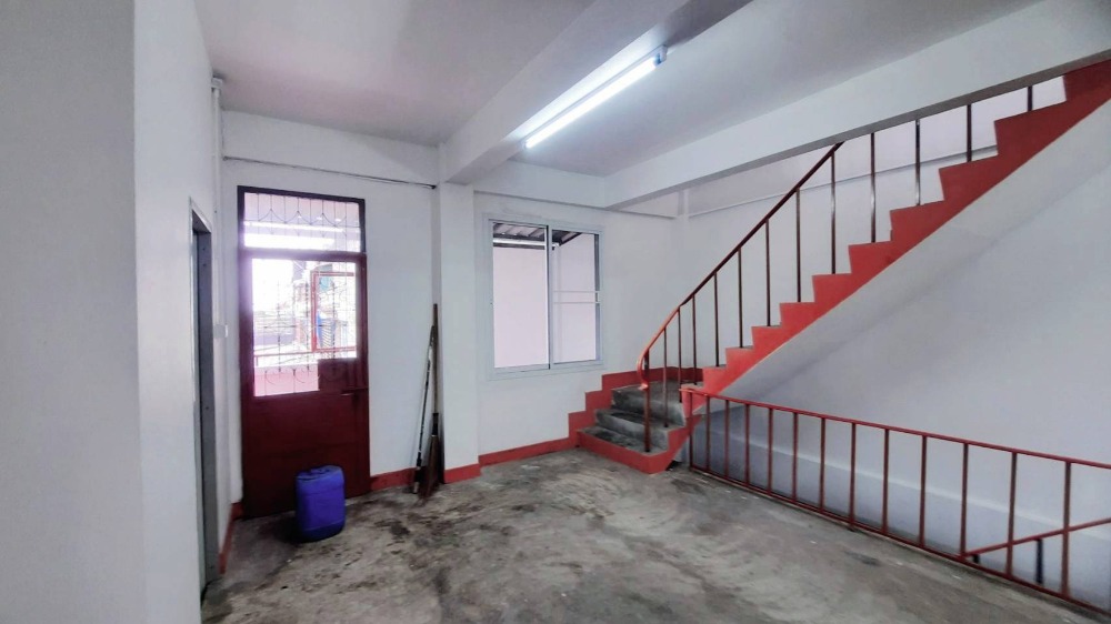 ขายอาคารพาณิชย์นนทบุรี บางใหญ่ บางบัวทอง : ขายตึกแถว บางใหญ่ซิตี้ ห้องริม  เนื้อที่ 27 ตรว.  ทำเลเด่น เหมาะทำธุรกิจขนาดย่อม คลีนิค ปรับปรุงใหมทั้งตึก 