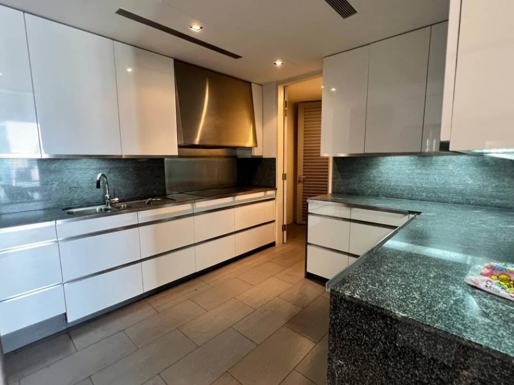 ขายคอนโดสาทร นราธิวาส : ( UL23070618 ) Tel/Line 096-2479369 , ขาย เดอะเมท สาทร 3 ห้องนอน 4 ห้องน้ำ 1 ห้องแม่บ้าน 197 ตร.ม. ชั้นสูง ห้องสวย สภาพดีมาก ✨✨